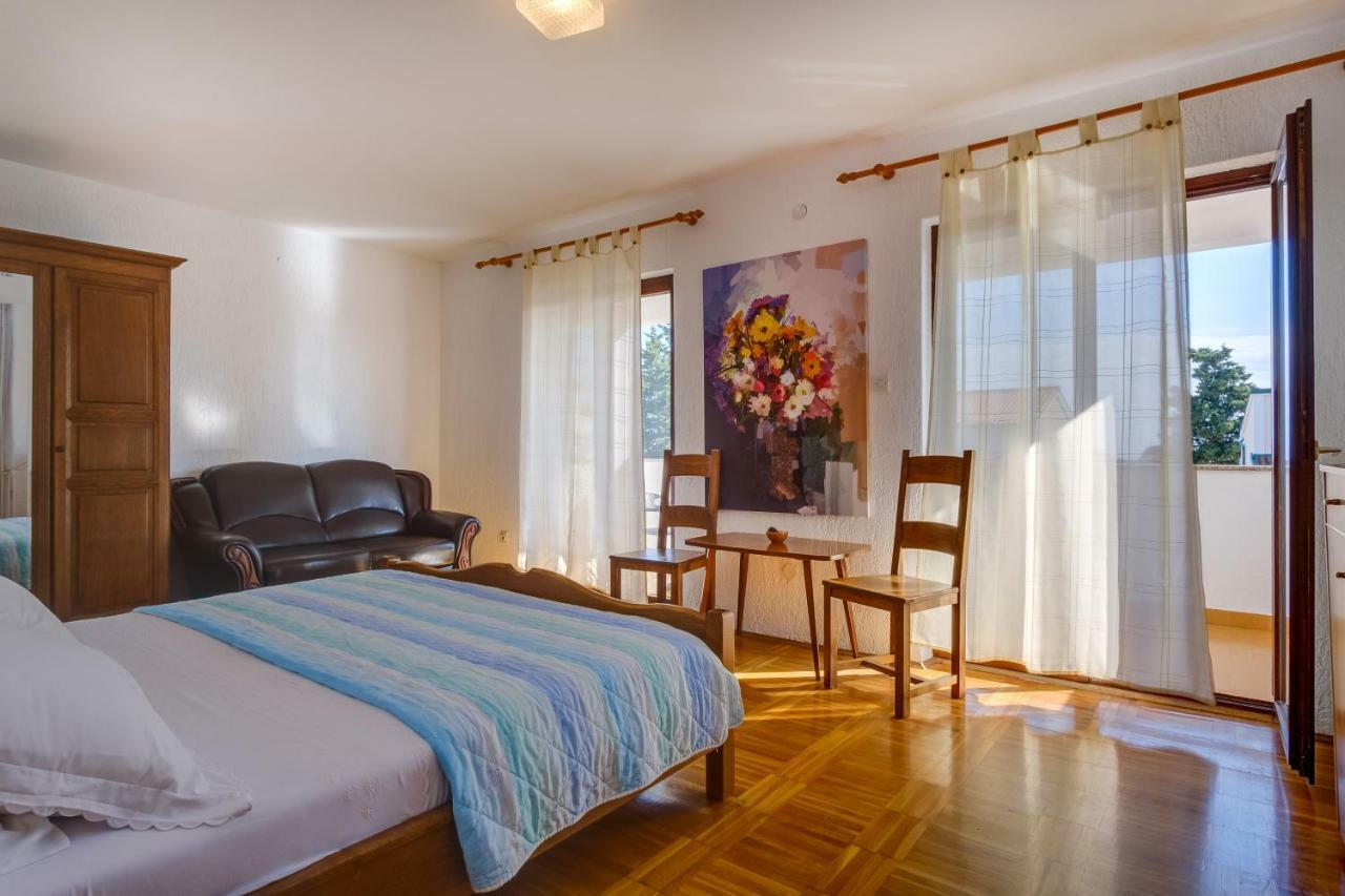 Apartmani Maris มาลีโลชินจ์ ภายนอก รูปภาพ