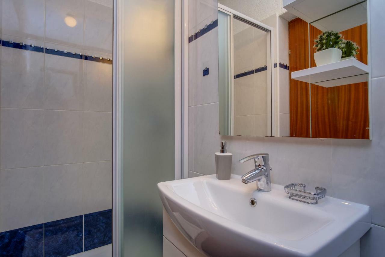 Apartmani Maris มาลีโลชินจ์ ภายนอก รูปภาพ
